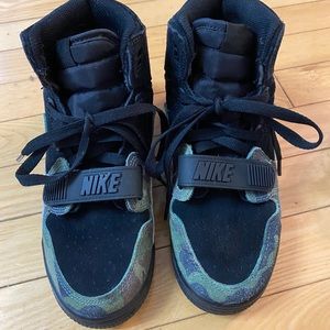 Size 4y jordans black/army